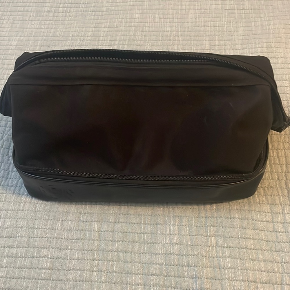 Beis The Dopp Kit